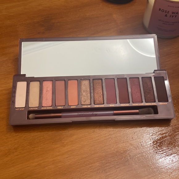 Naked Urban Decay Cherry Eye Pallet - Picture 3 of 8